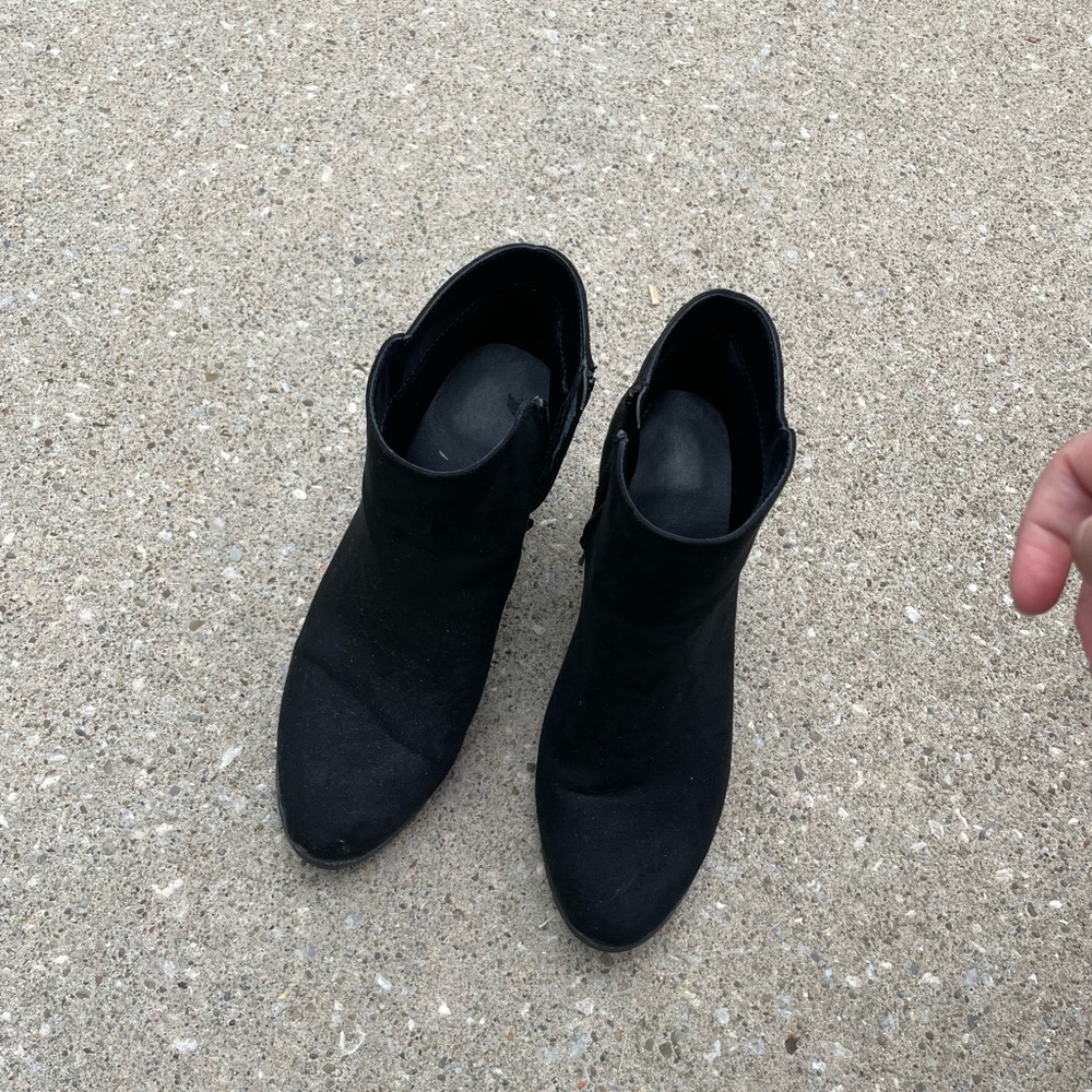 Black boots. Super comfy size 8